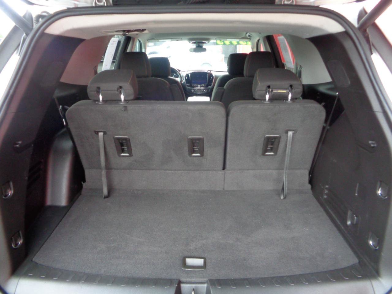 Used 2020 Chevrolet Traverse LT w/ Driver Confidence II Package image 10