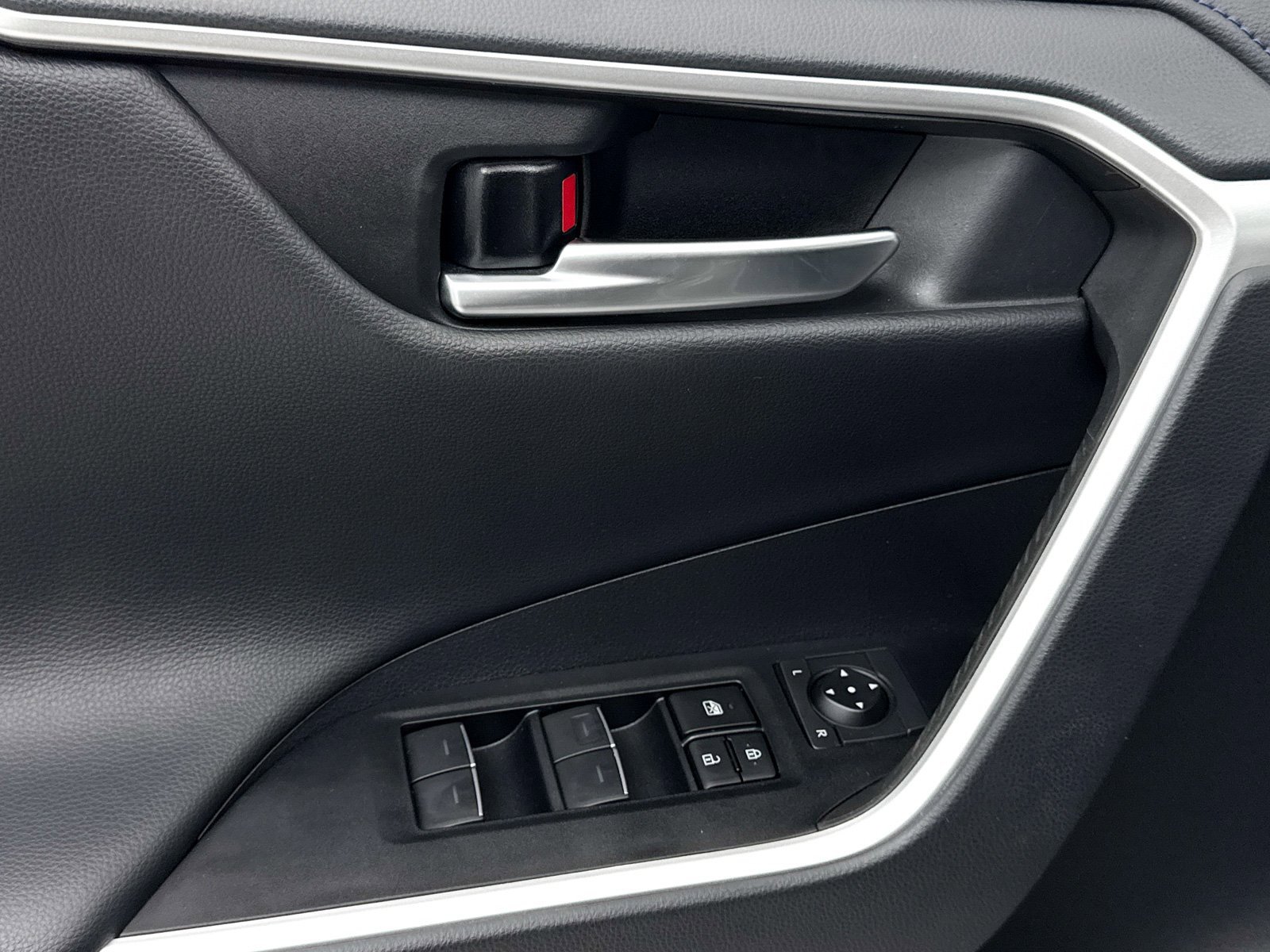 Used 2023 Toyota RAV4 XSE image 29