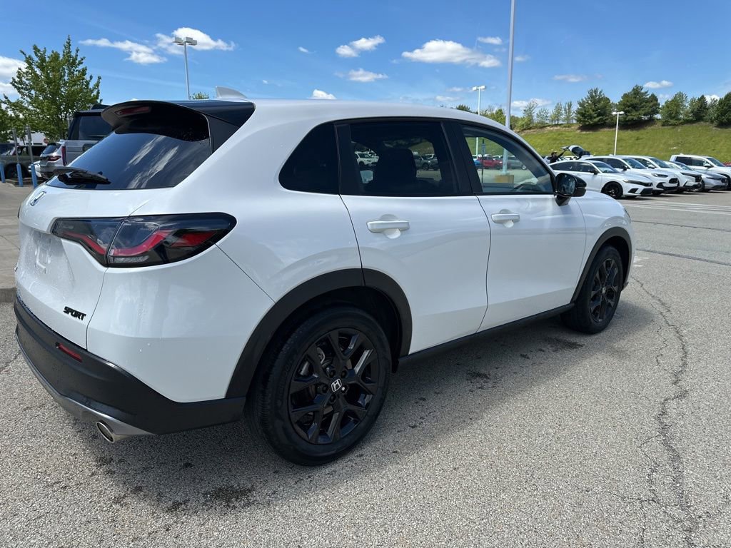 Used 2025 Honda HR-V Sport image 3
