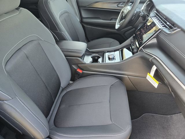 New 2025 Jeep Grand Cherokee Laredo w/ MOPAR Finishing Package RWD image 10
