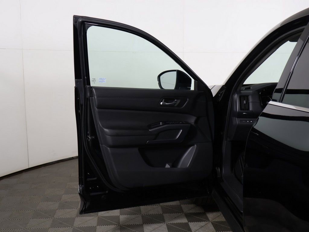 Used 2024 Nissan Pathfinder SL AWD/4WD image 20
