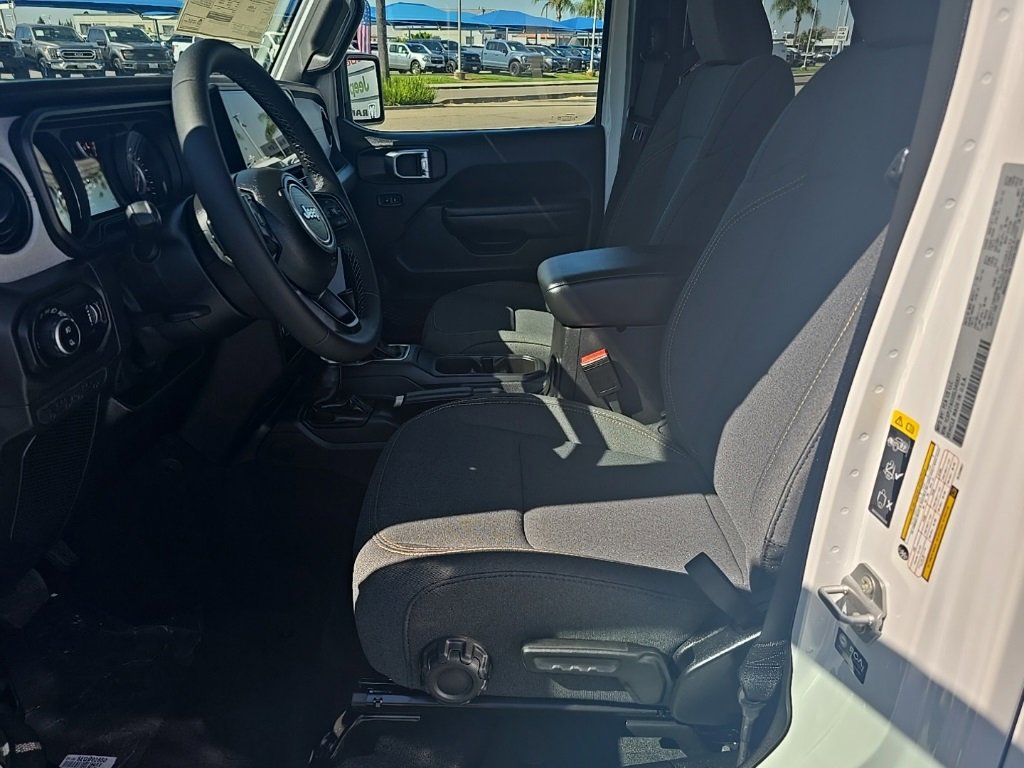 New 2025 Jeep Gladiator Sport image 26