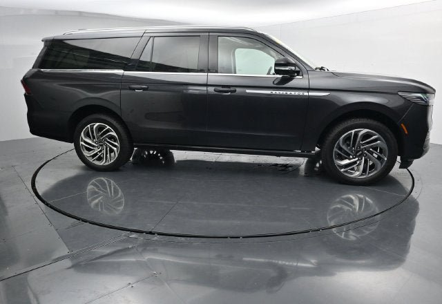Used 2025 Lincoln Navigator L Reserve AWD/4WD image 12