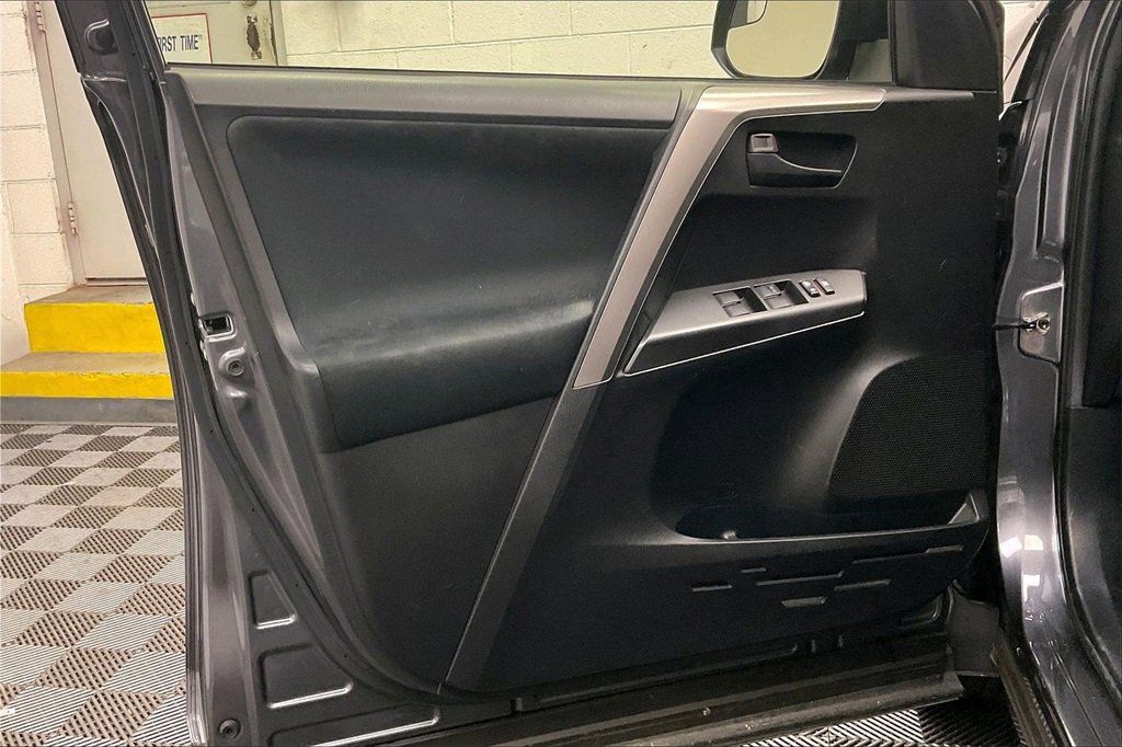 Used 2016 Toyota RAV4 LE image 22