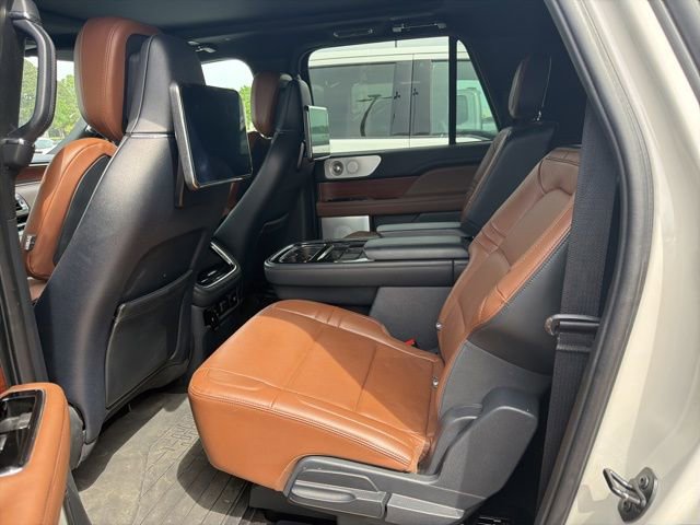 Certified 2023 Lincoln Navigator L Reserve image 4
