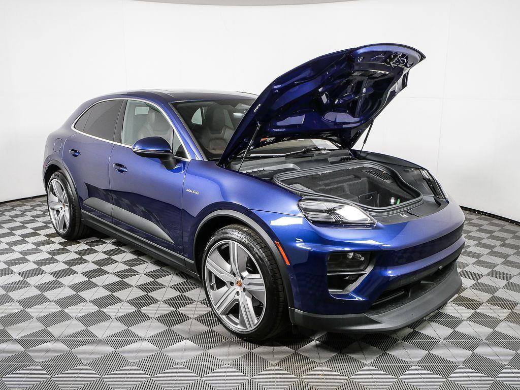 New 2026 Porsche Macan Electric RWD image 36