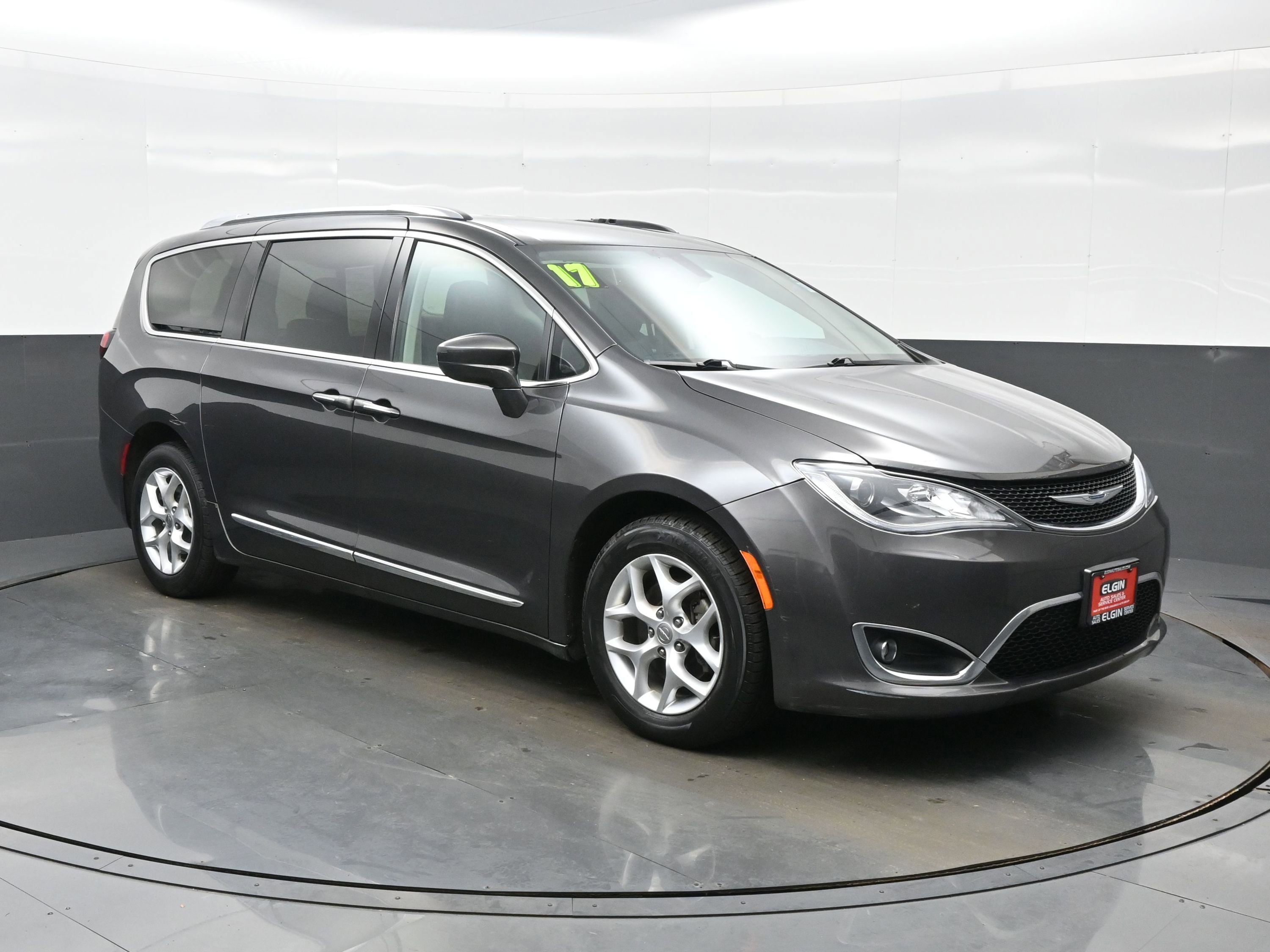 Used 2017 Chrysler Pacifica Touring-L Plus w/ Tire & Wheel Group image 8