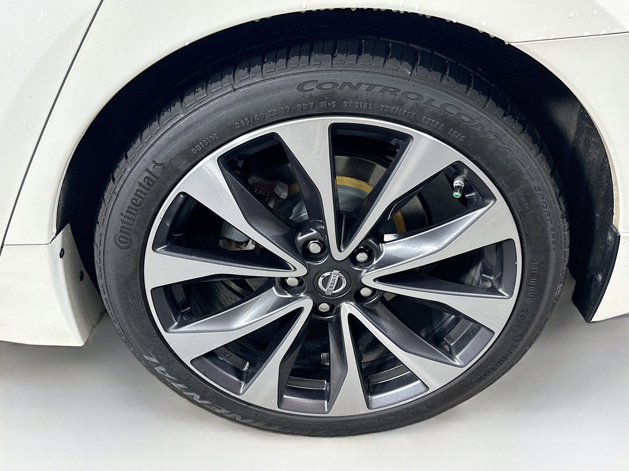 Used 2017 Nissan Maxima SR FWD image 11