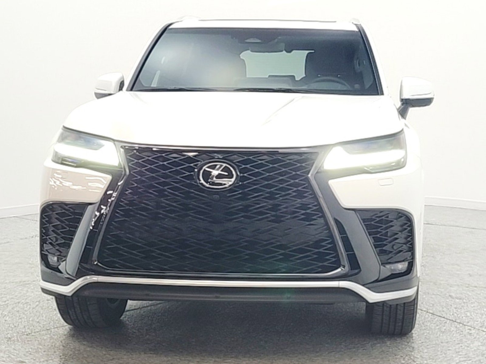 Used 2025 Lexus LX 700h F Sport image 2