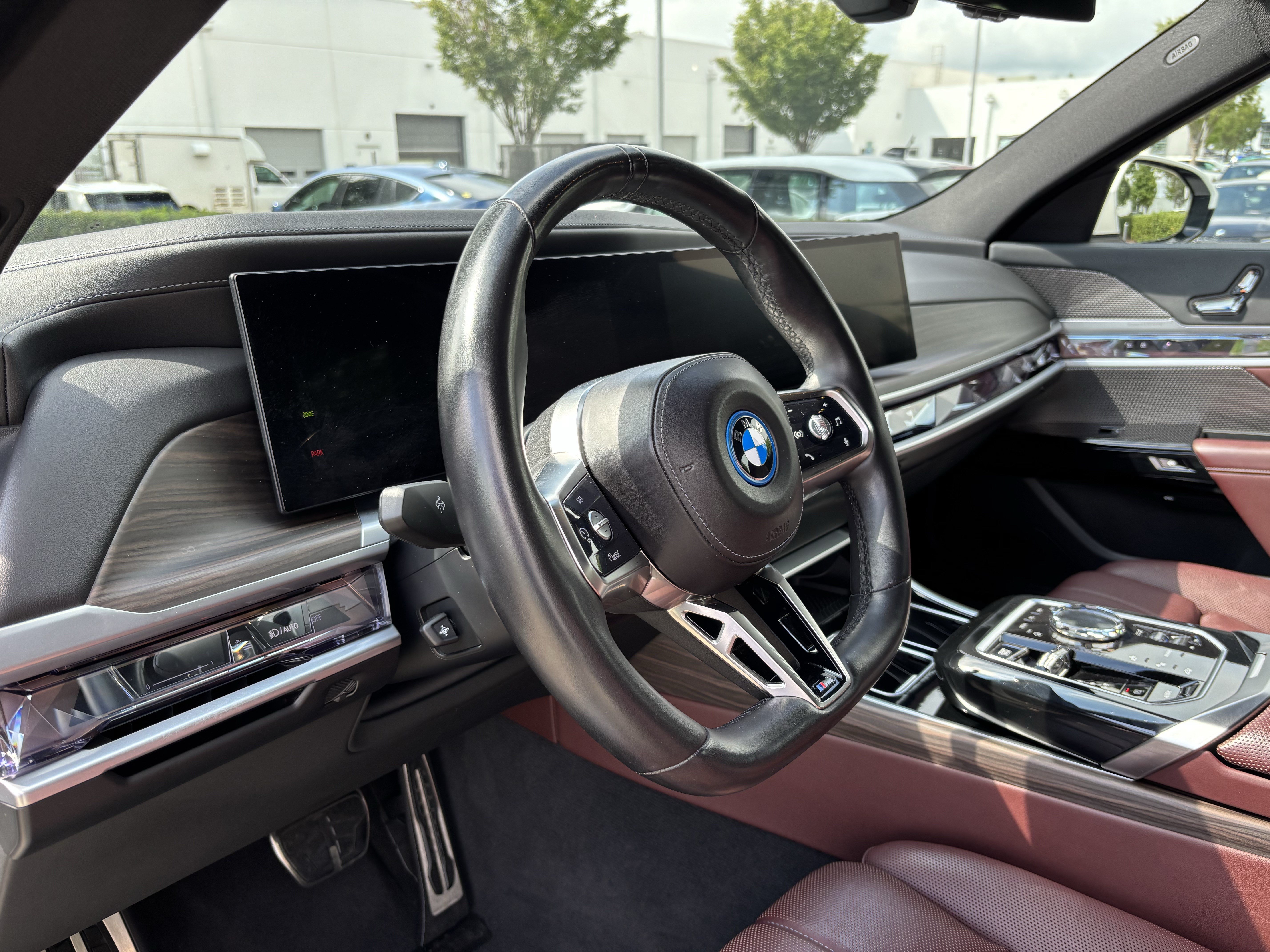 Used 2024 BMW i7 xDrive60 AWD/4WD image 17