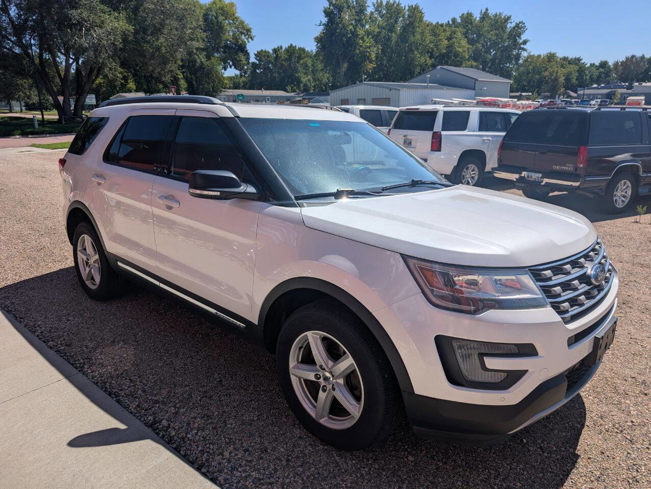 Used 2016 Ford Explorer XLT w/ Equipment Group 202A image 4