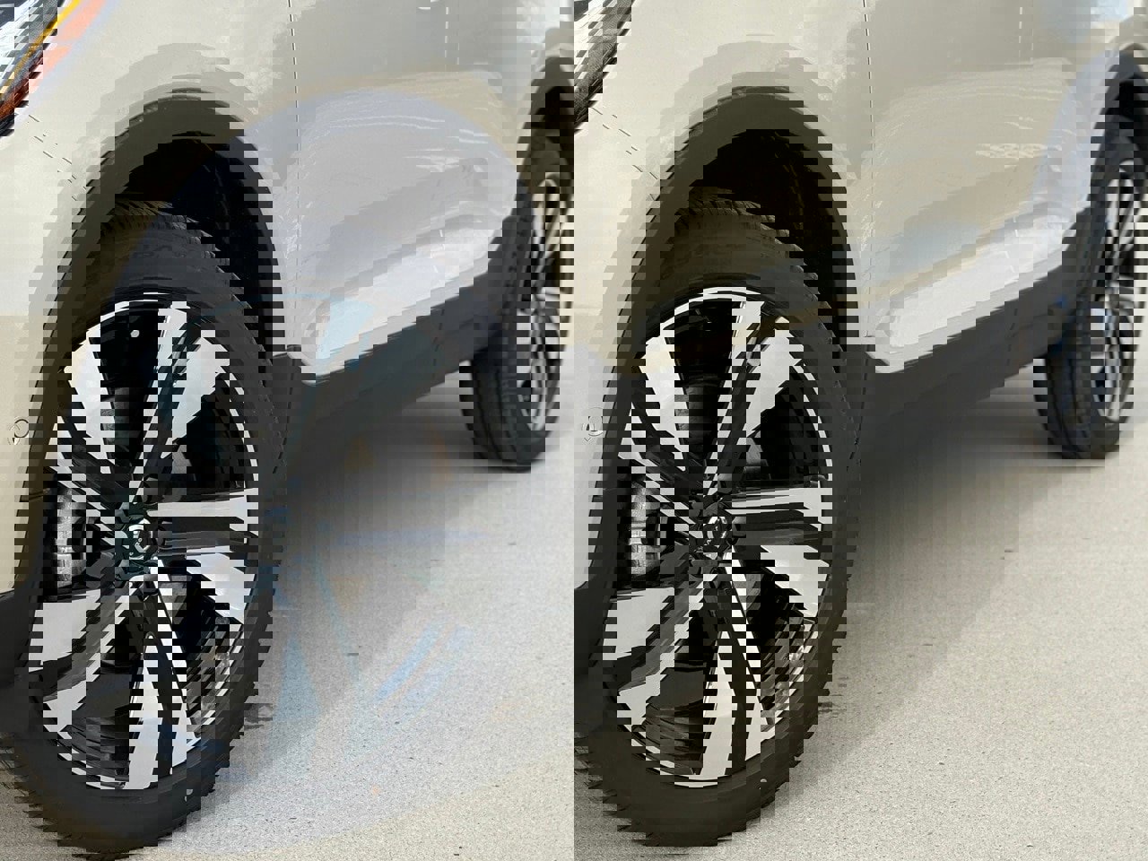 New 2026 Volvo XC40 B5 Plus w/ Protection Package Premier image 9