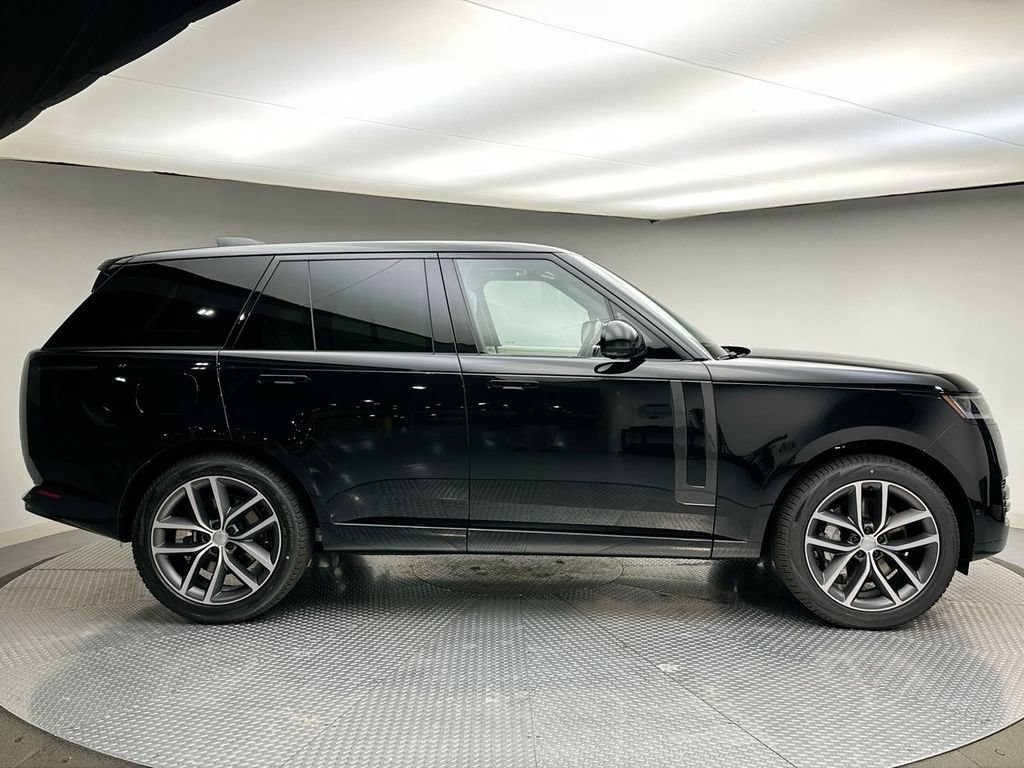 Used 2025 Land Rover Range Rover SE AWD/4WD image 4
