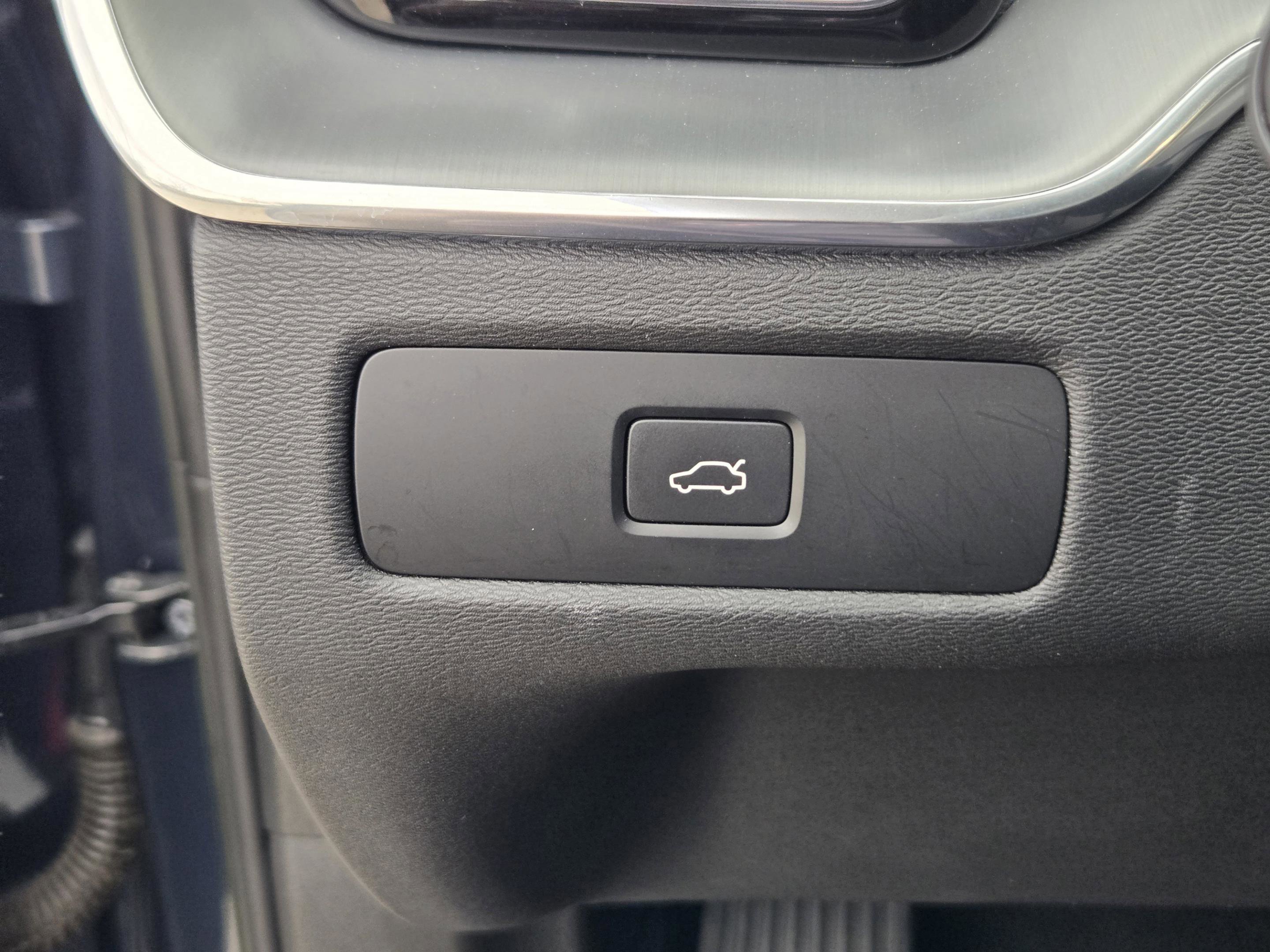 Used 2023 Volvo XC60 B5 Core w/ Climate Package image 32