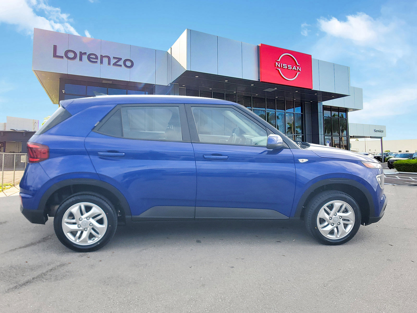 Used 2021 Hyundai Venue SE FWD image 4