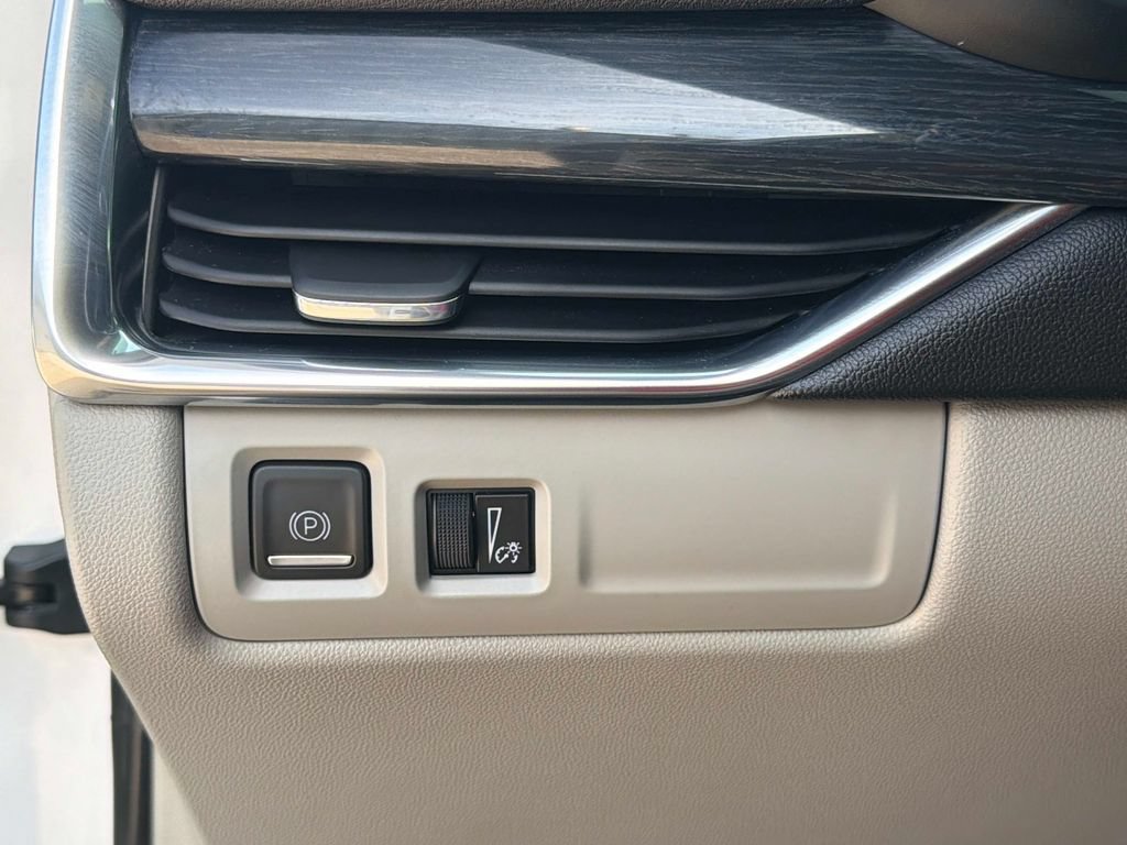 Used 2019 Cadillac XT4 Premium Luxury w/ Cold Weather Package FWD image 33