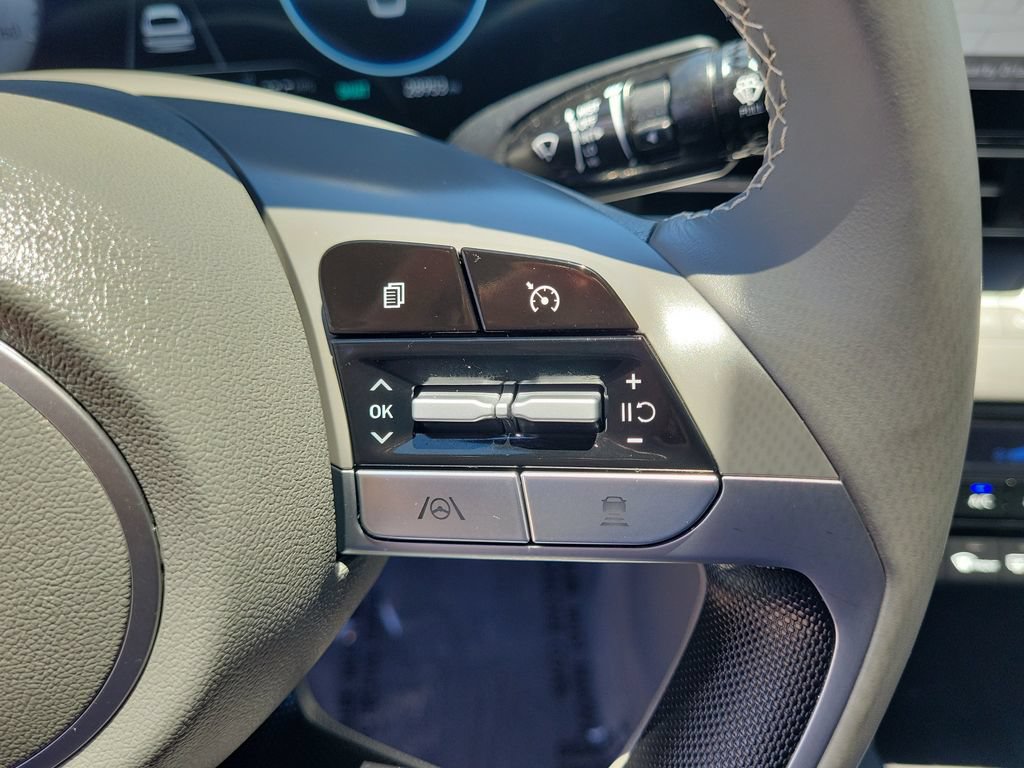 Used 2023 Hyundai Elantra SEL w/ Convenience Package FWD image 16