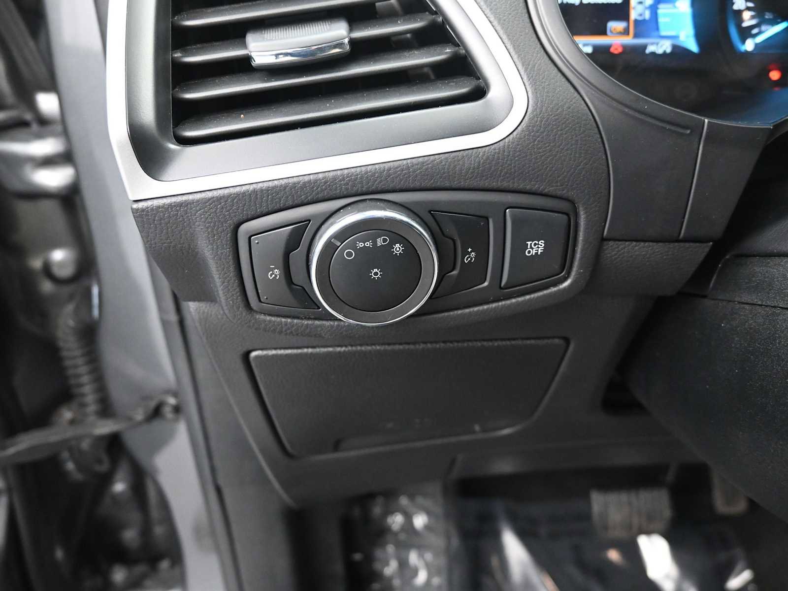 Used 2024 Ford Edge SEL image 19