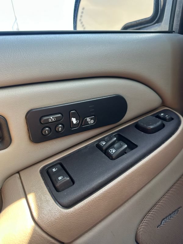 Used 2006 Chevrolet Silverado 2500 LT w/ Heavy-Duty Power Package AWD/4WD image 16