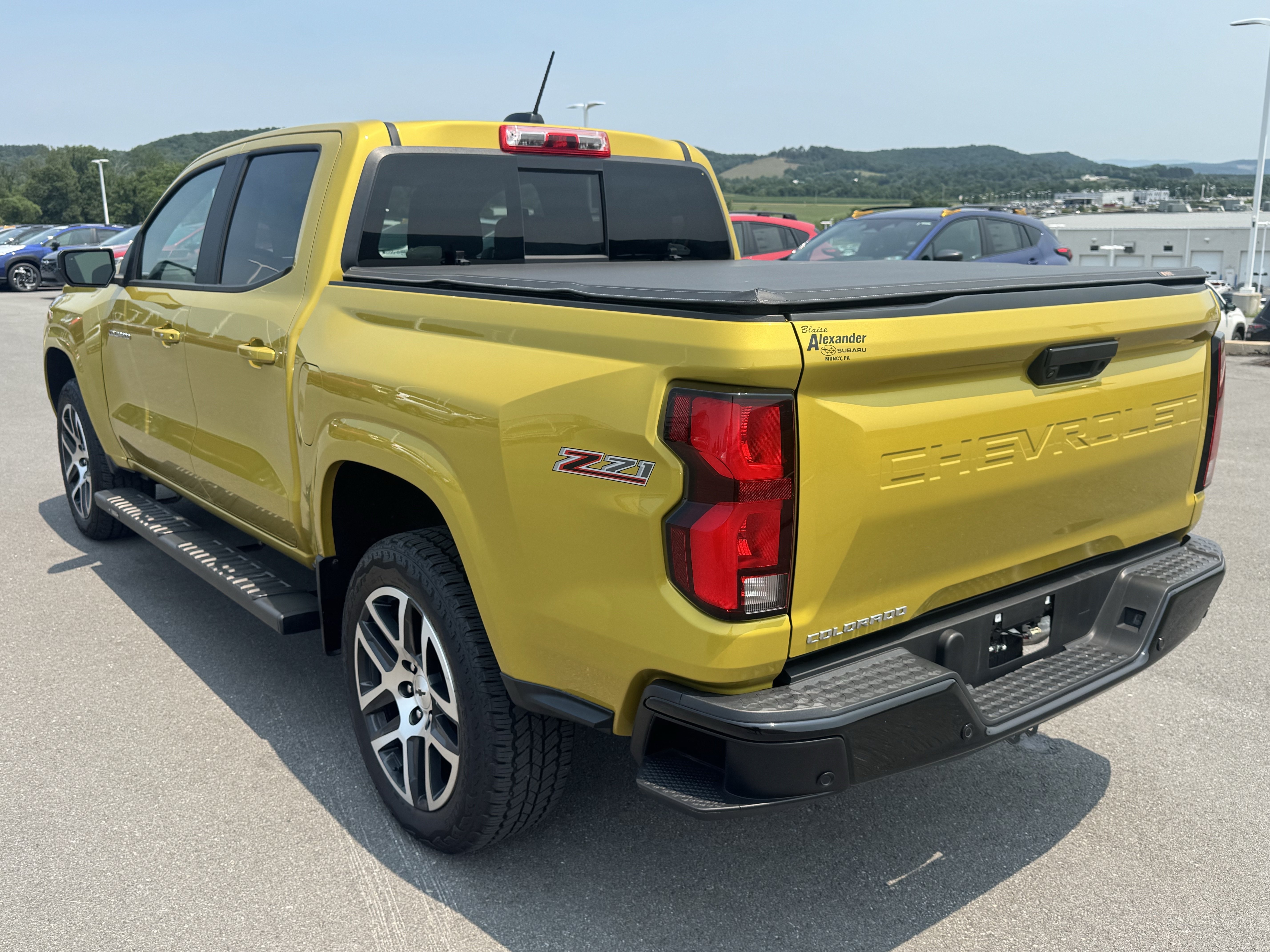 Used 2023 Chevrolet Colorado Z71 w/ Z71 Convenience Package 2 AWD/4WD image 6