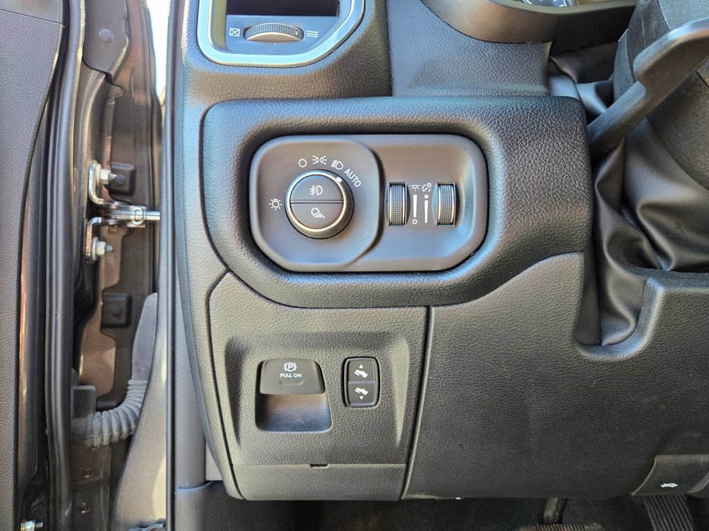 Used 2022 RAM 1500 Laramie w/ Sport Appearance Package AWD/4WD image 18