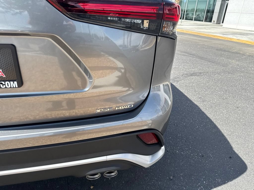 New 2026 Toyota Highlander XSE AWD/4WD image 3