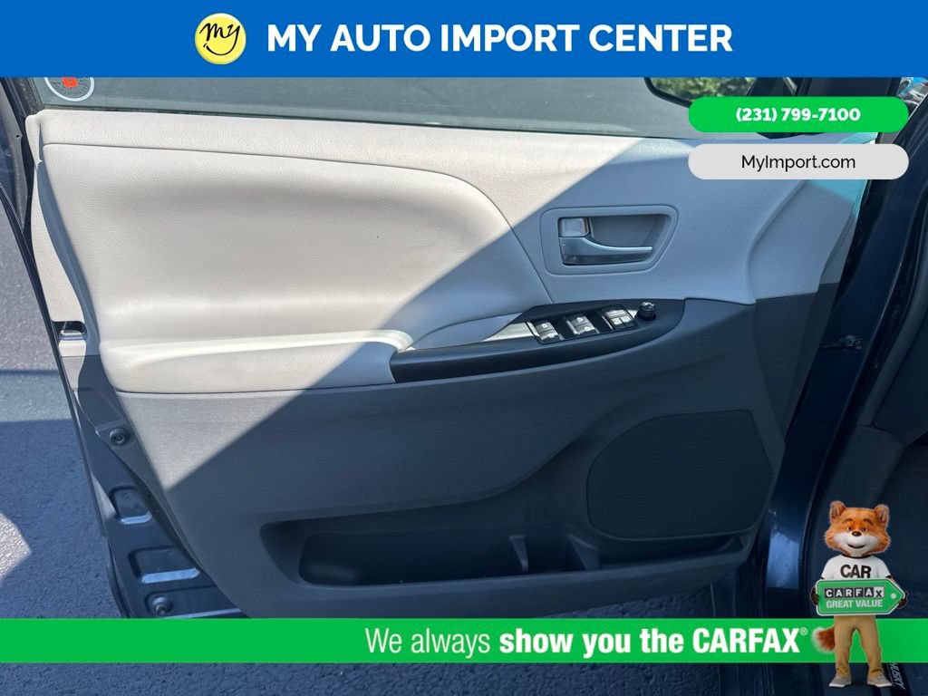 Used 2015 Toyota Sienna LE FWD image 10