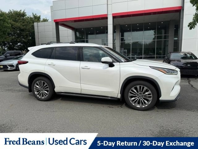Used 2020 Toyota Highlander Platinum AWD/4WD image 2