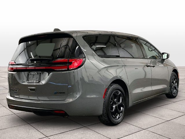 Used 2022 Chrysler Pacifica Touring-L w/ S Appearance Package FWD image 11