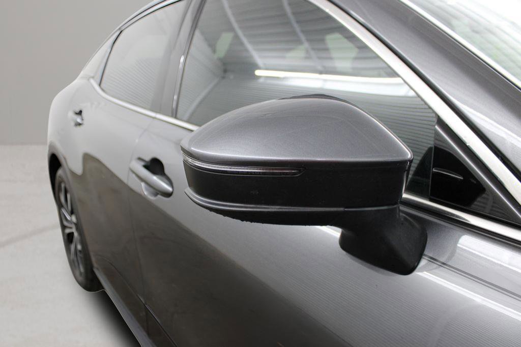 Used 2023 Toyota Crown Limited image 17