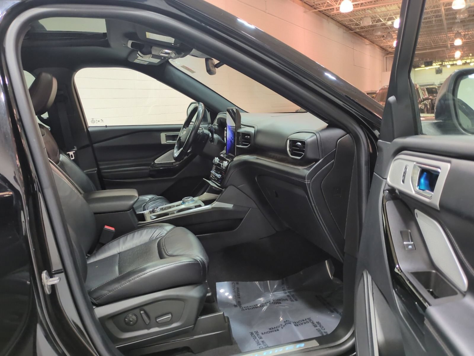 Used 2021 Ford Explorer Platinum w/ Equipment Group 601A AWD/4WD image 9