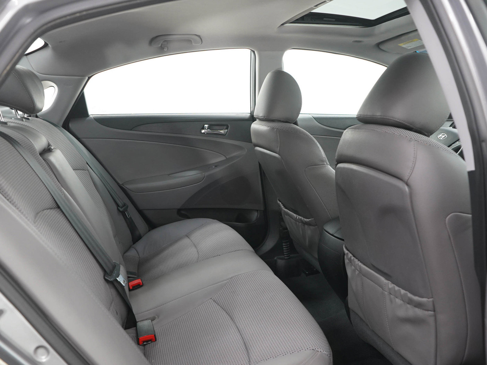 Used 2011 Hyundai Sonata SE w/ Navigation & Sunroof Pkg 4 FWD image 12