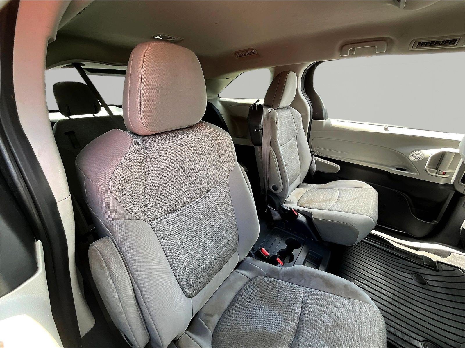 Used 2021 Toyota Sienna LE FWD image 25