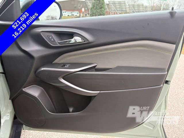 Used 2024 Chevrolet Trax ACTIV w/ Sunroof Package image 27