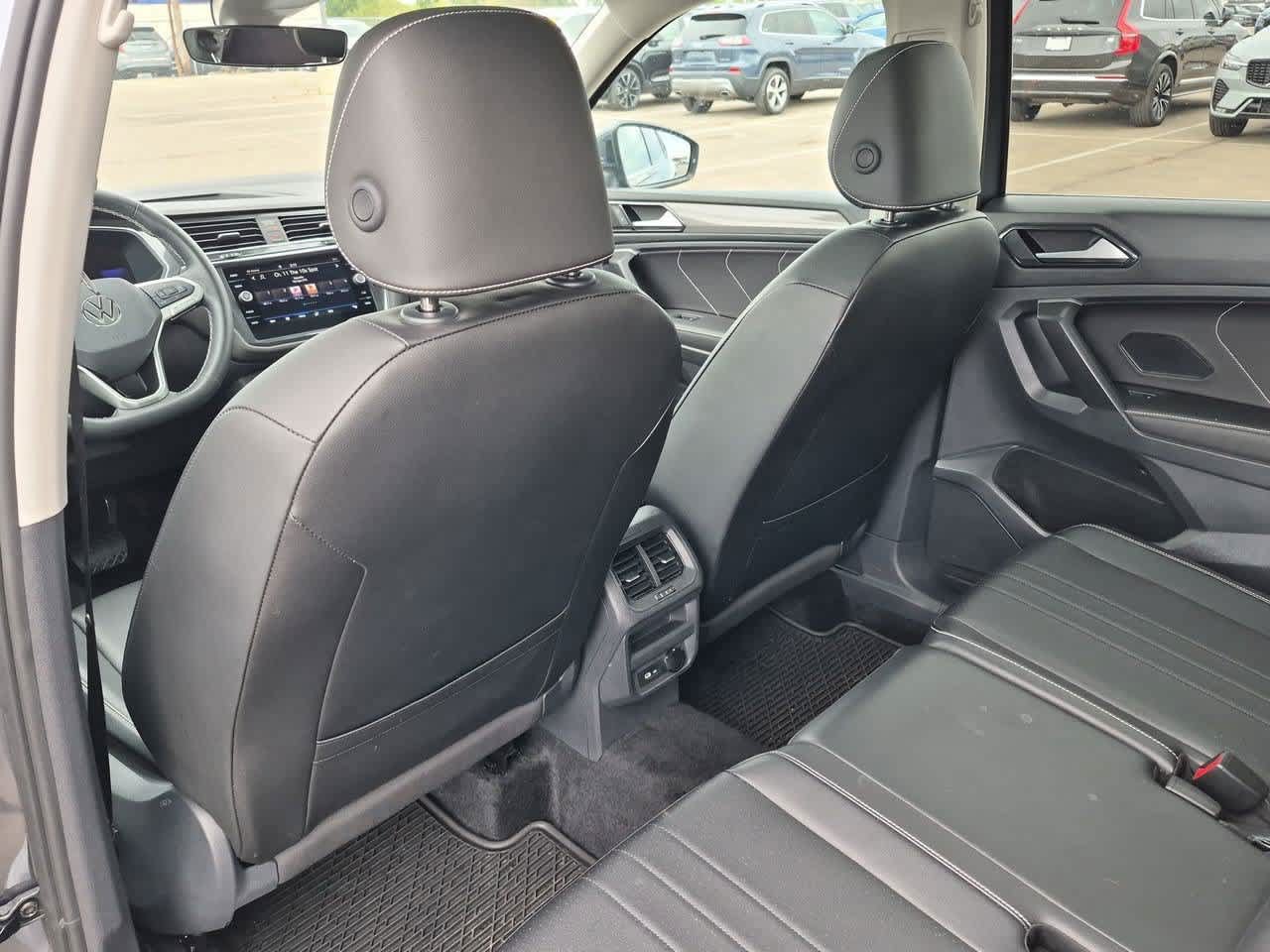 Used 2024 Volkswagen Tiguan SE AWD/4WD image 18