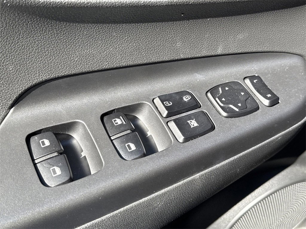 Used 2018 Hyundai Kona SE image 30