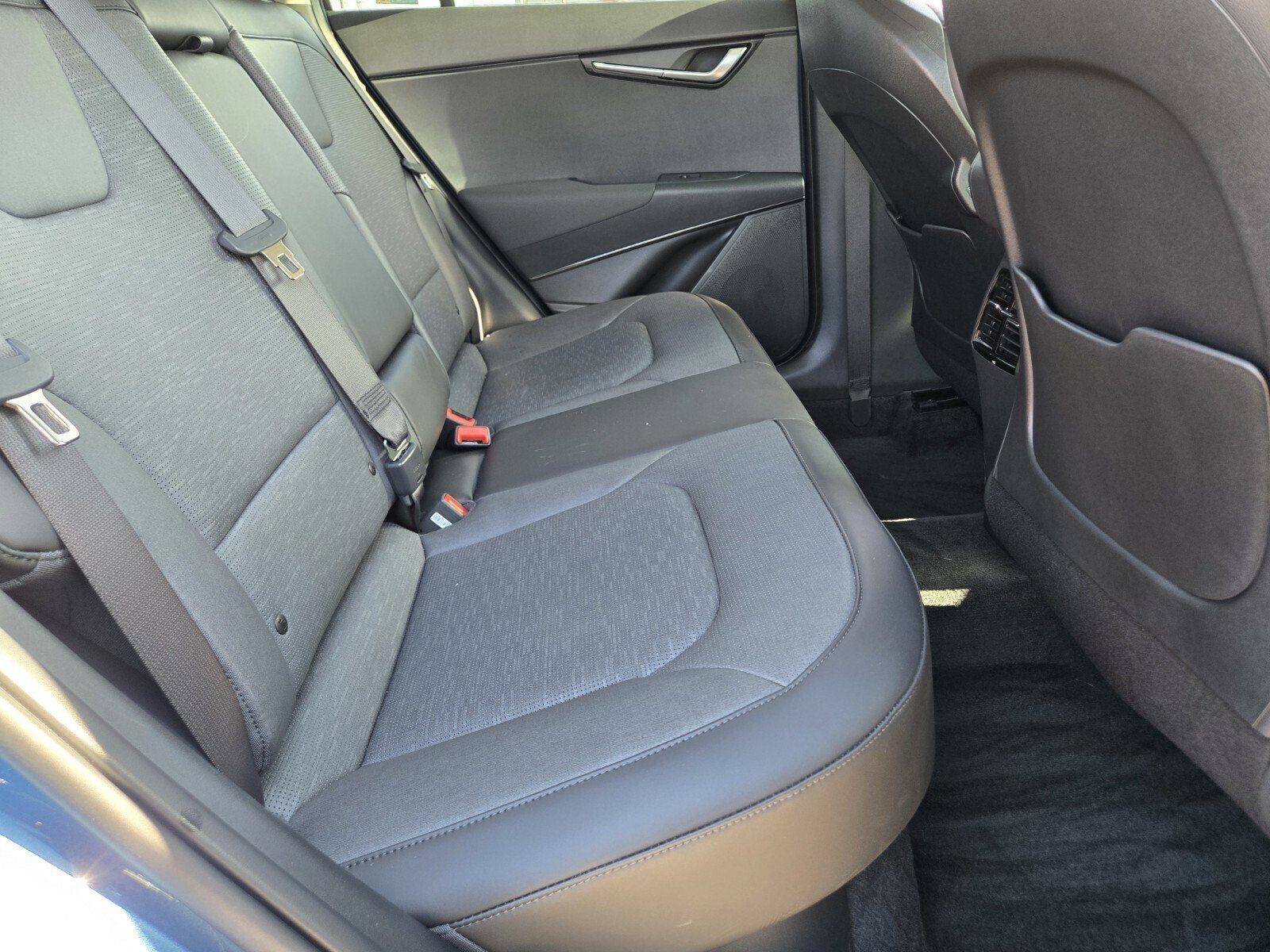 Used 2024 Kia Niro SX Touring image 15