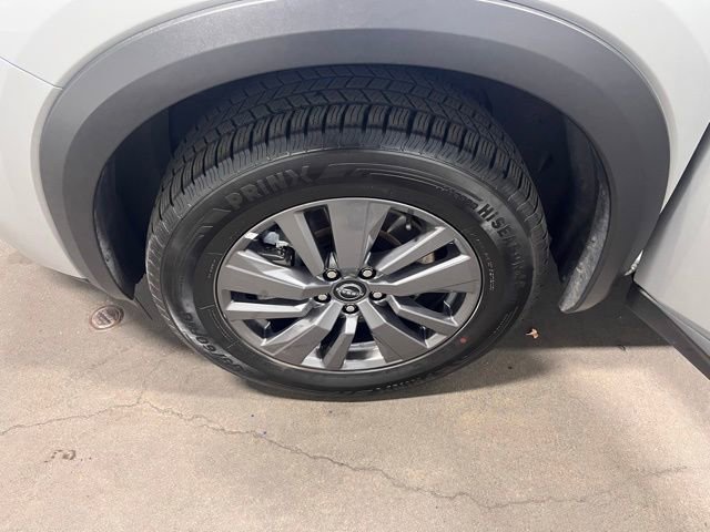 Used 2024 Nissan Pathfinder SV image 29