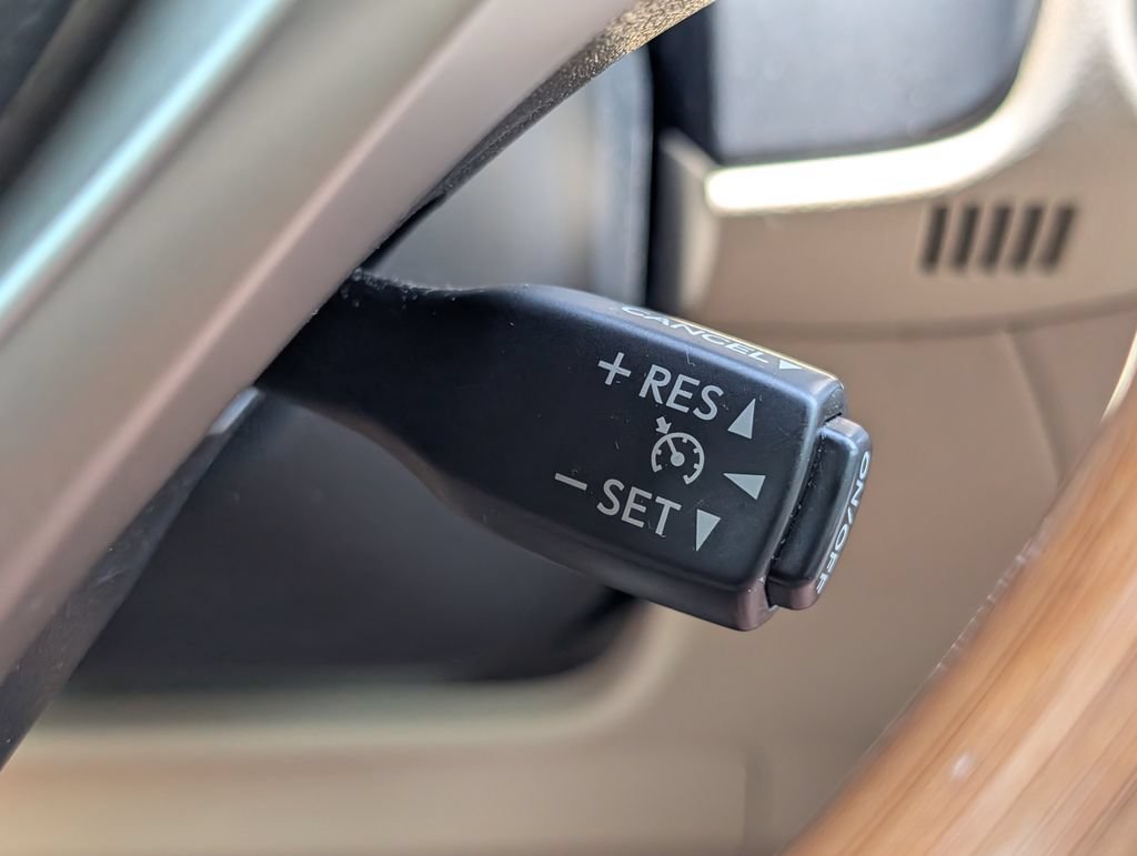 Used 2013 Lexus ES 300h w/ Luxury Pkg FWD image 22