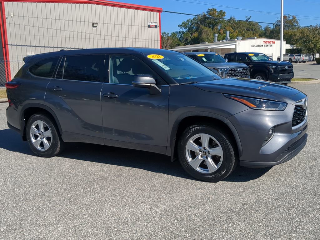 Used 2021 Toyota Highlander LE image 11