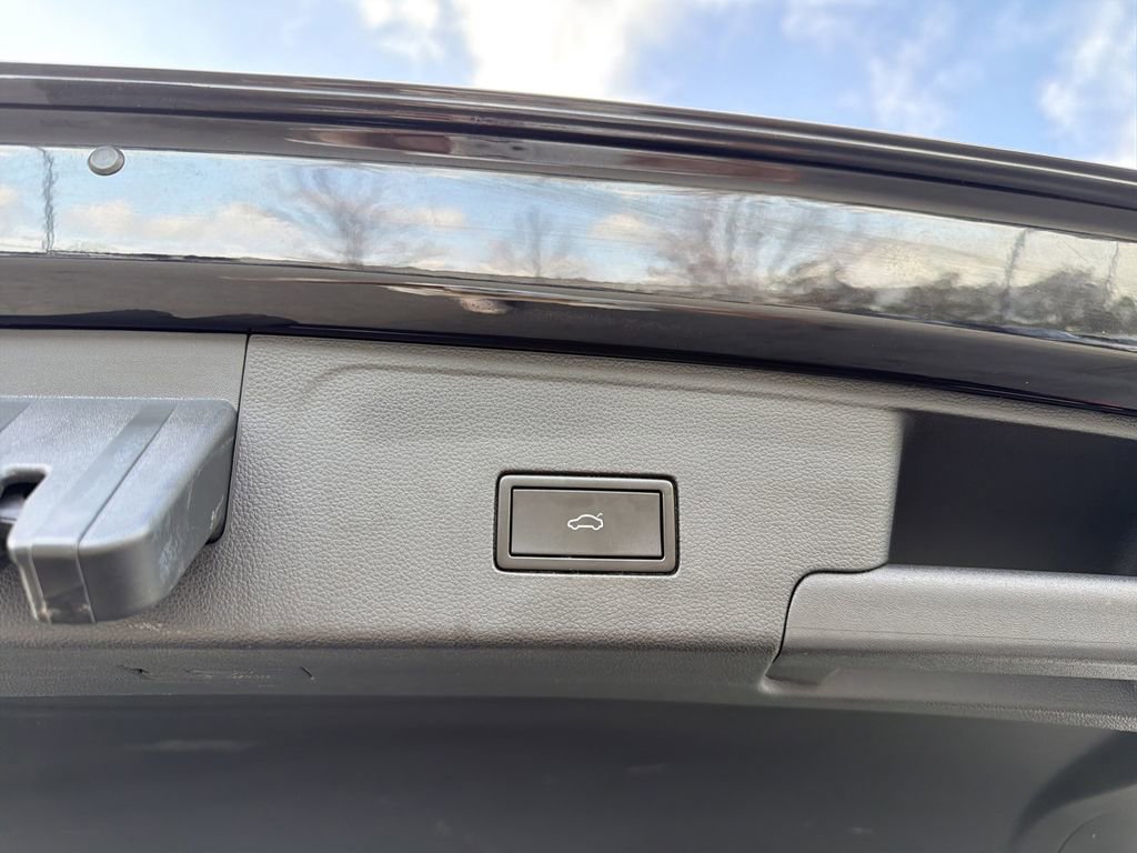 Used 2020 Volkswagen Atlas Cross Sport SEL image 14