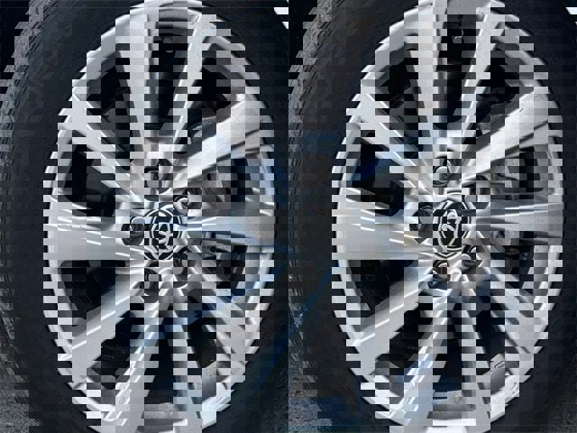 Used 2024 Toyota Camry LE w/ Convenience Package image 9