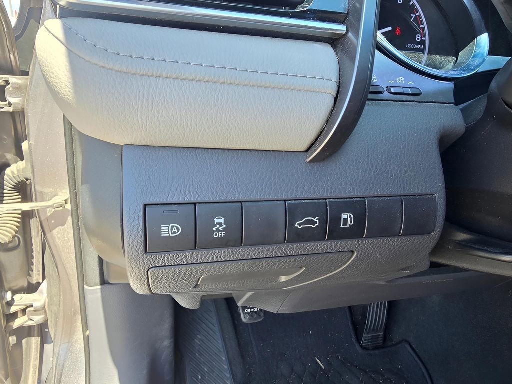 Used 2018 Toyota Camry LE image 15