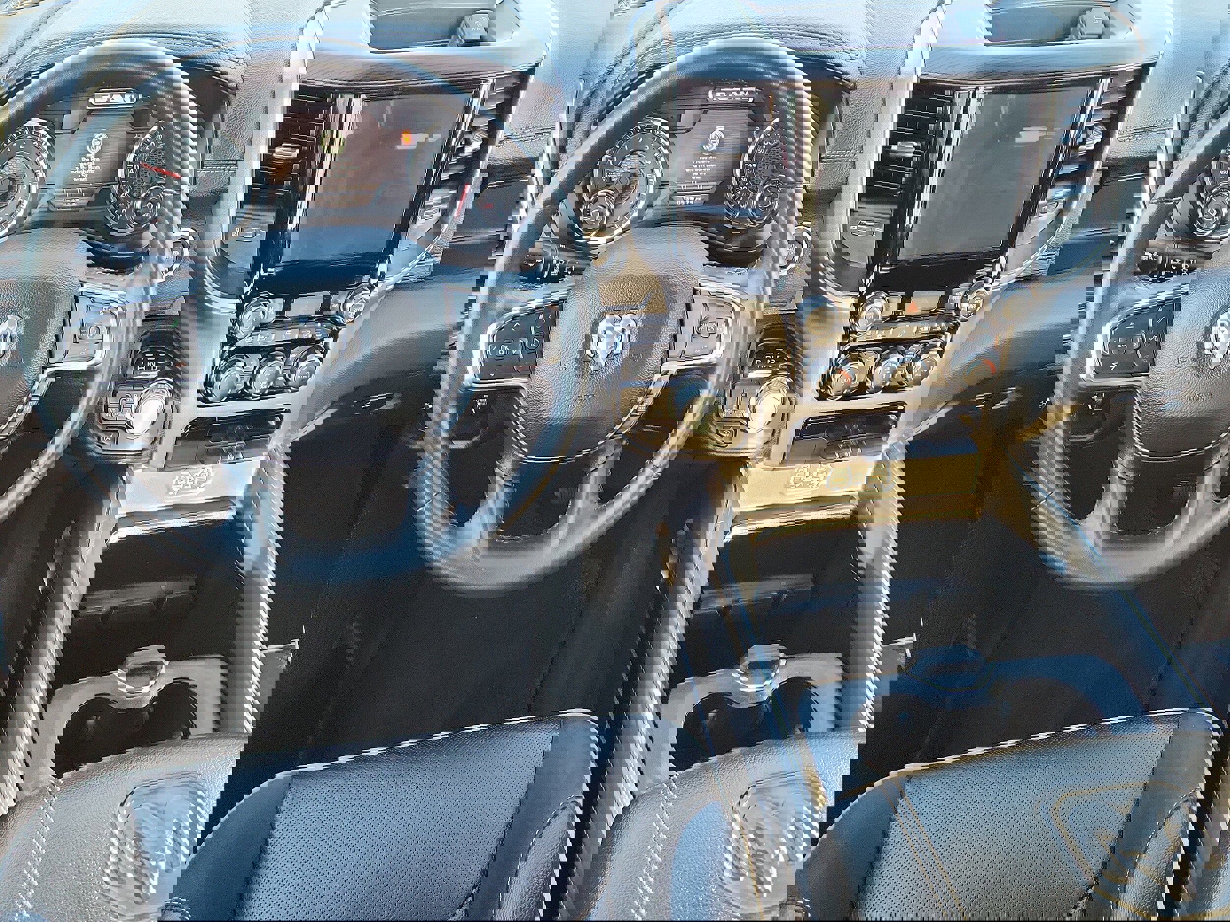 Used 2024 RAM 1500 Laramie image 12