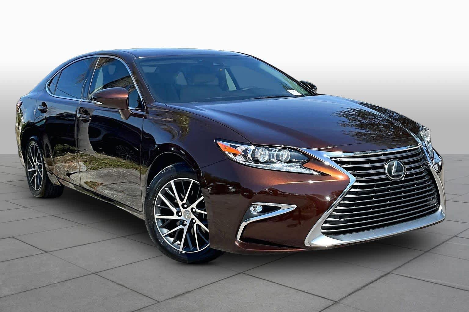 Used 2017 Lexus ES 350 w/ Luxury Package FWD image 3