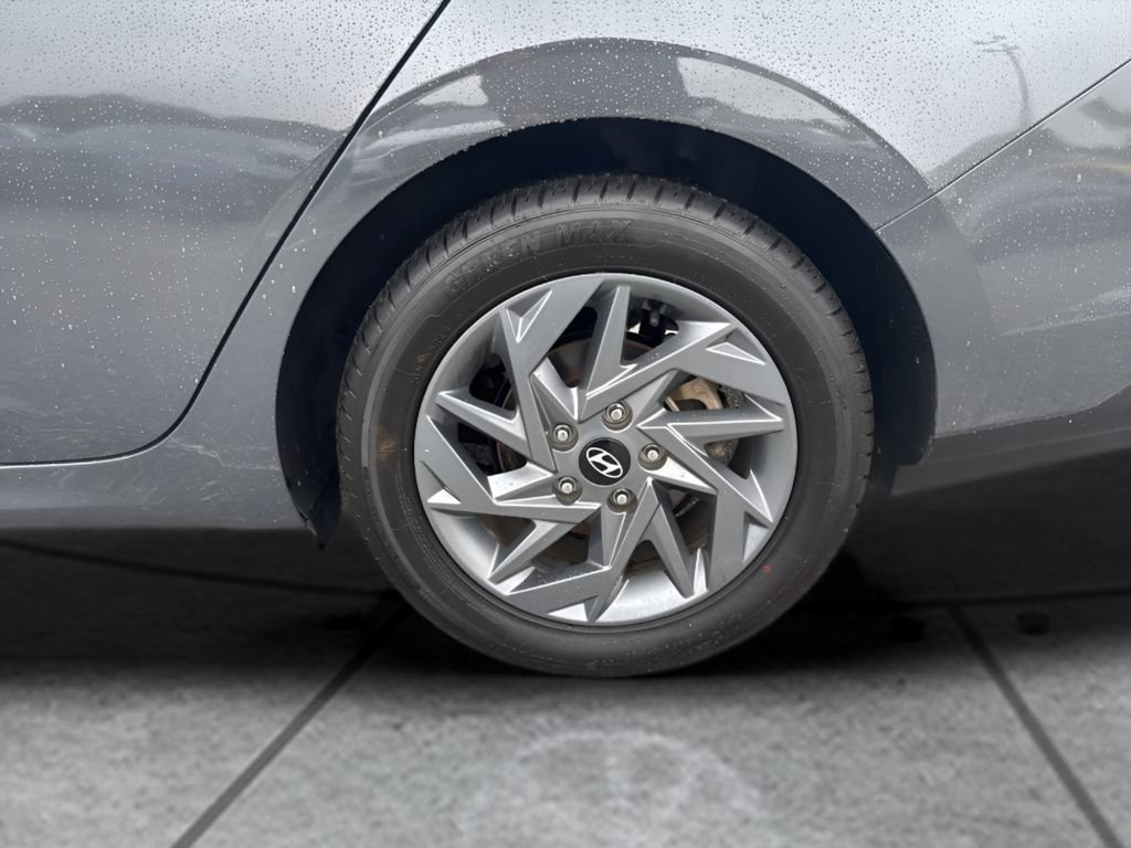 Used 2024 Hyundai Elantra SEL FWD image 28