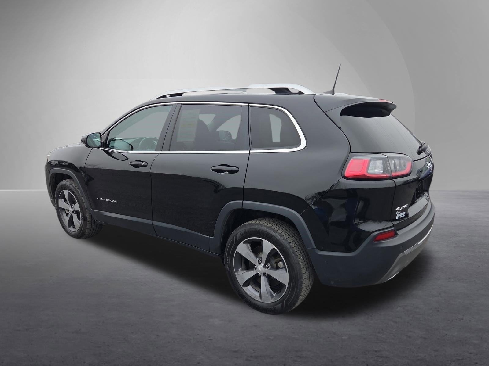 Used 2019 Jeep Cherokee Limited image 6