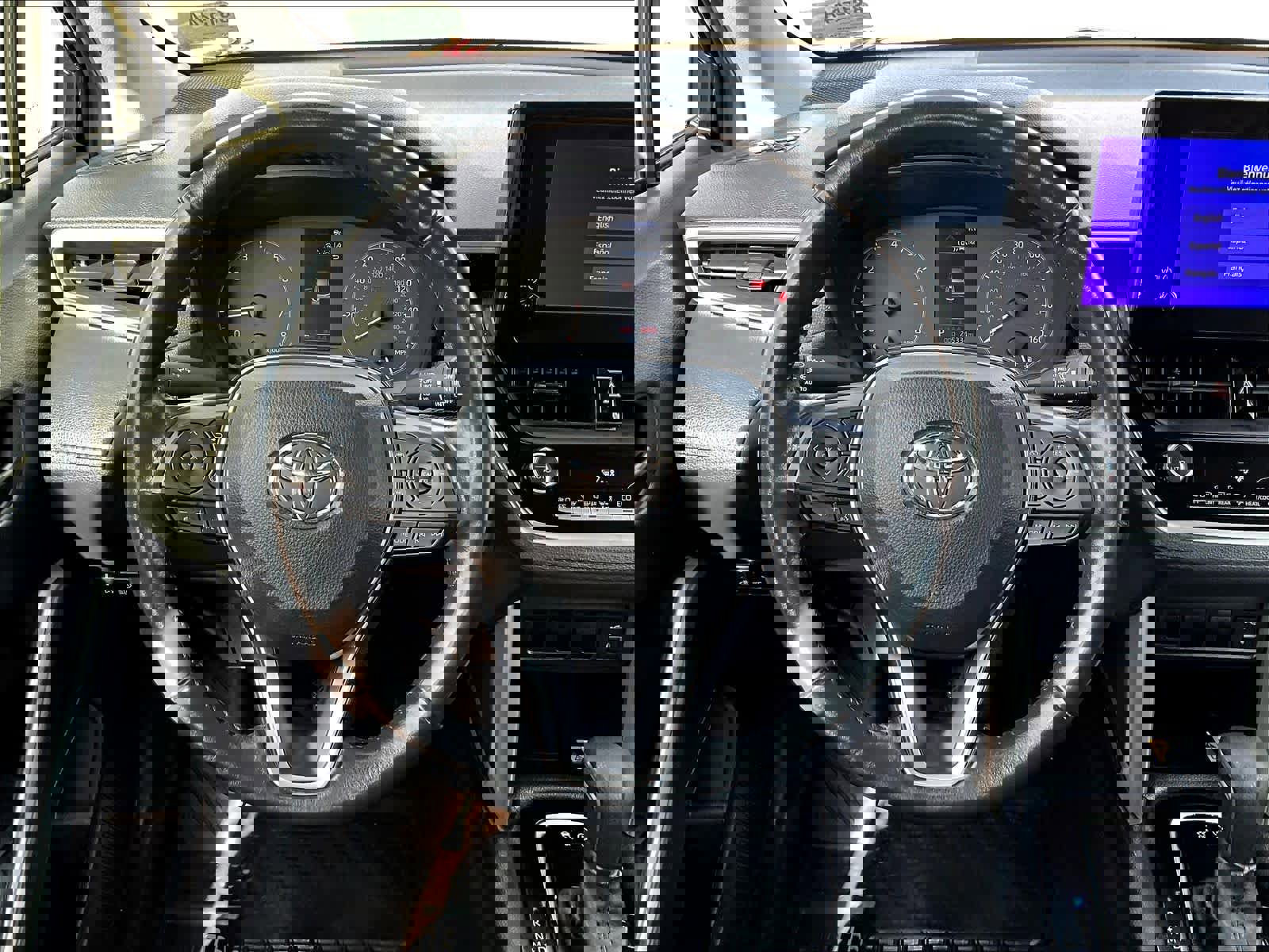 Used 2023 Toyota Corolla Cross LE image 17