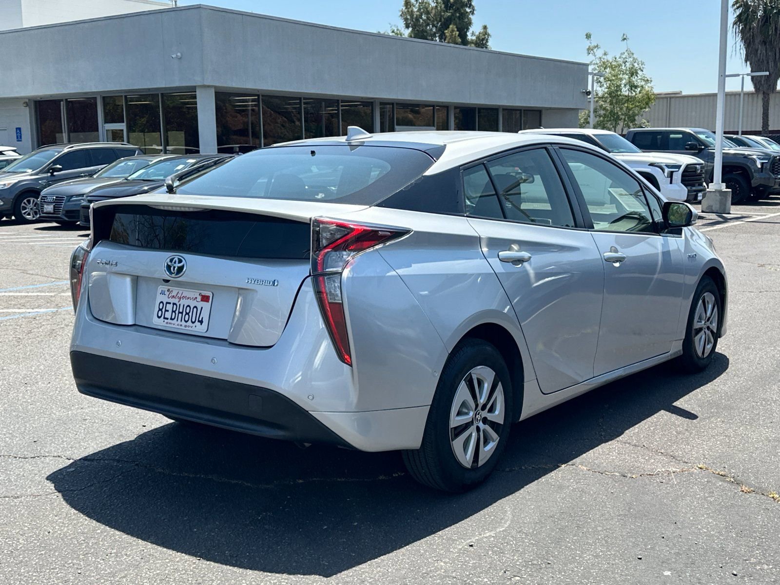 Used 2018 Toyota Prius Three w/ Advanced Technology Package FWD image 3
