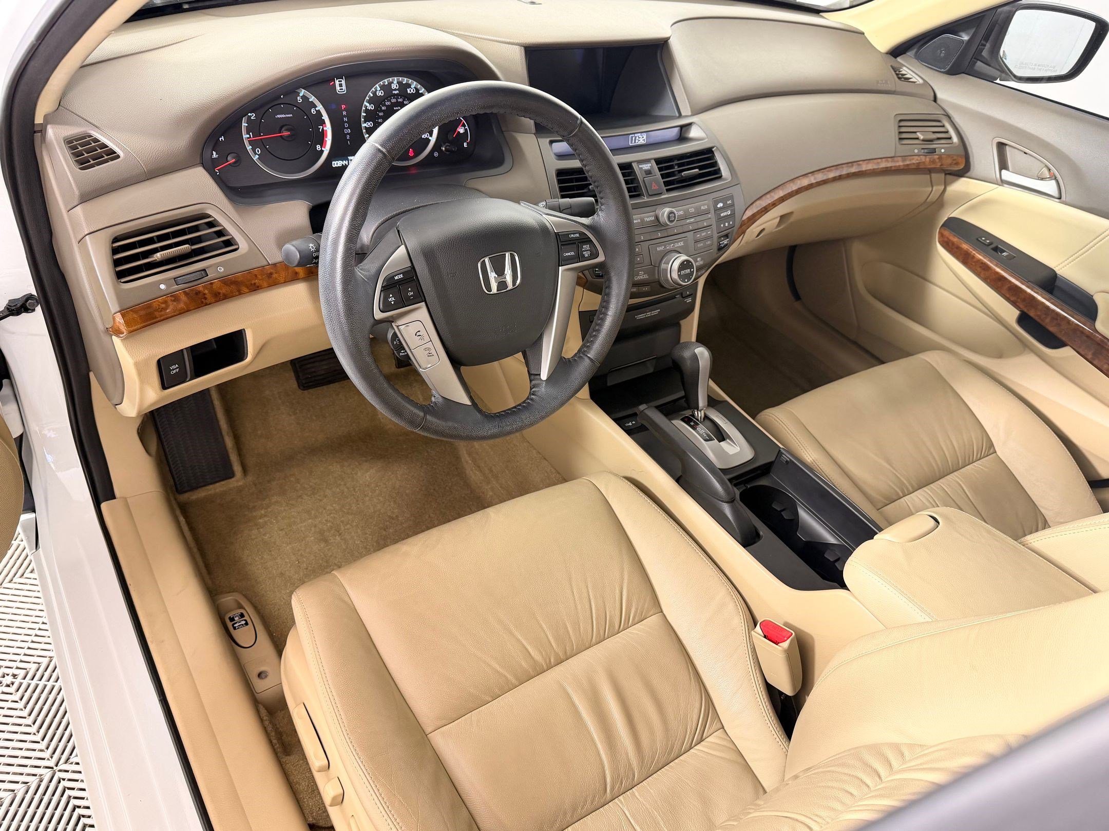 Used 2010 Honda Accord EX-L image 4